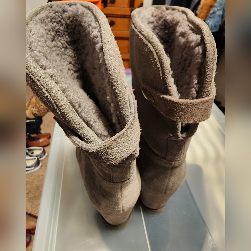 Ugg Wedge Boot - Picture 3 of 4